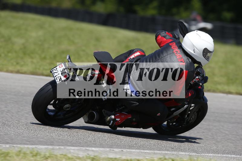 /Archiv-2024/29 12.06.2024 MOTO.CH Track Day ADR/Gruppe gelb/backside